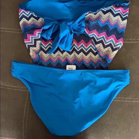 Bathing suit - Picture 2 of 2